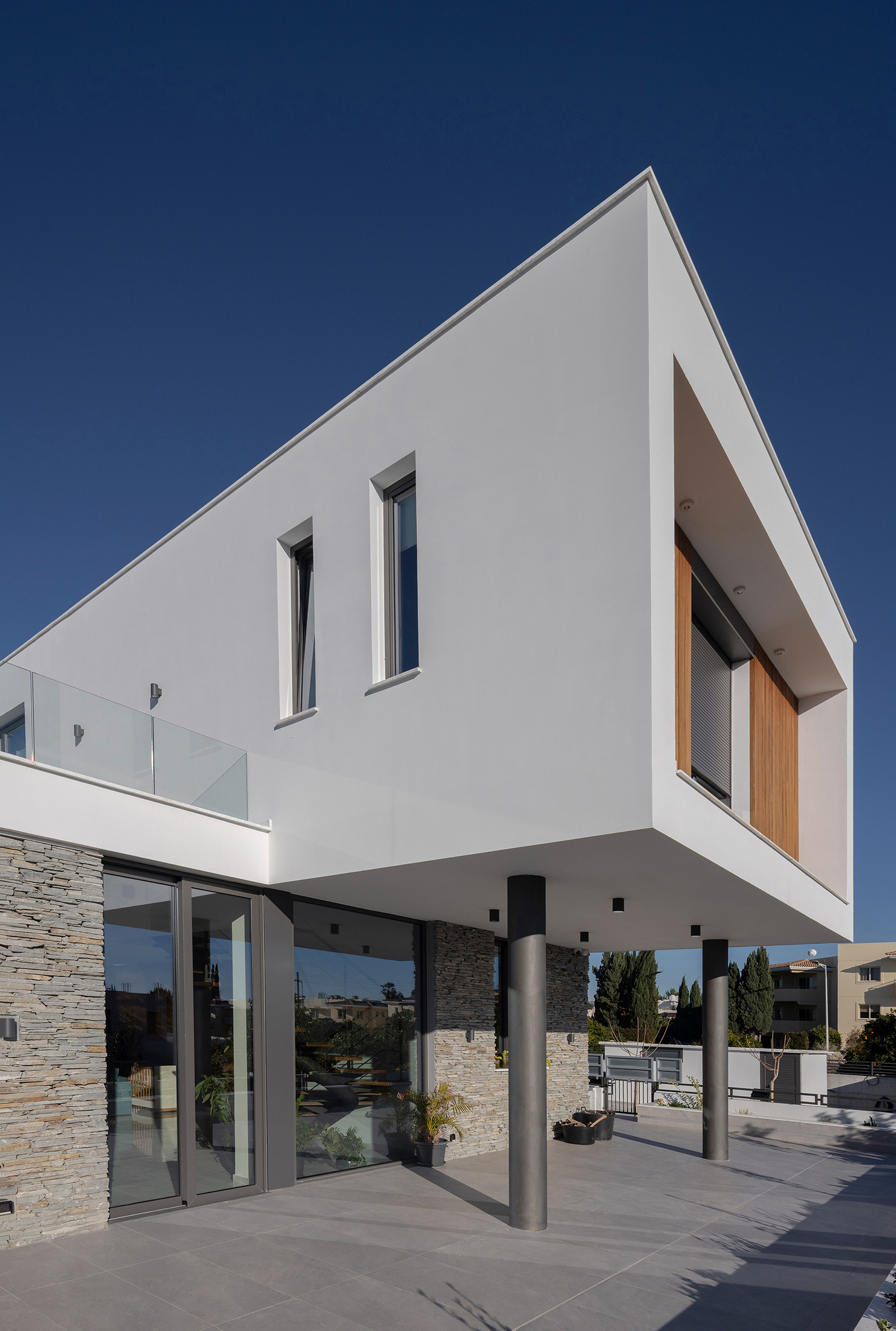 Southwest corner highlighting the dynamic perspective of the upper volume.